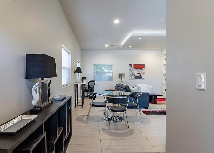 Phx Retreat Modern In Historic Neighborhood